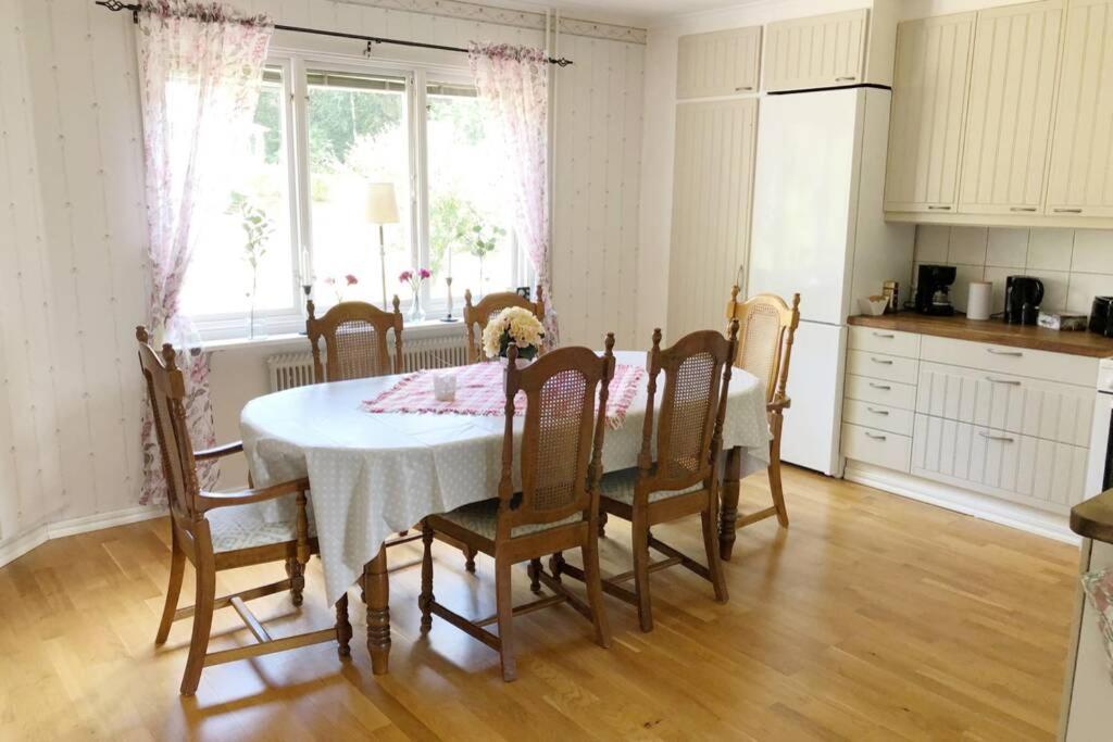 Egen Laegenhet I 2-Familjshus Pa Landet. Villa Tierp Luaran gambar