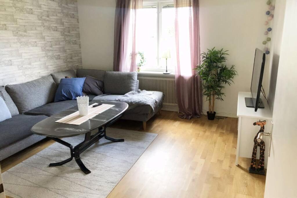 Egen Laegenhet I 2-Familjshus Pa Landet. Villa Tierp Luaran gambar